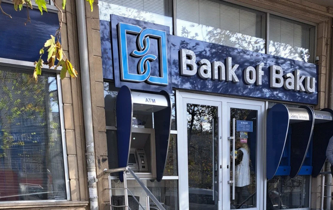 Bank of Bakunun əməkdaşı qanunsuz kreditlər ayırıbmış MƏHKƏMƏ