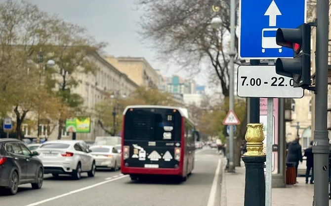 Bakıda daha bir ərazidə avtobus zolağı ilə bağlı yol nişanı quraşdırılıb Xəbər saytı Son xəbərlər və Hadisələr