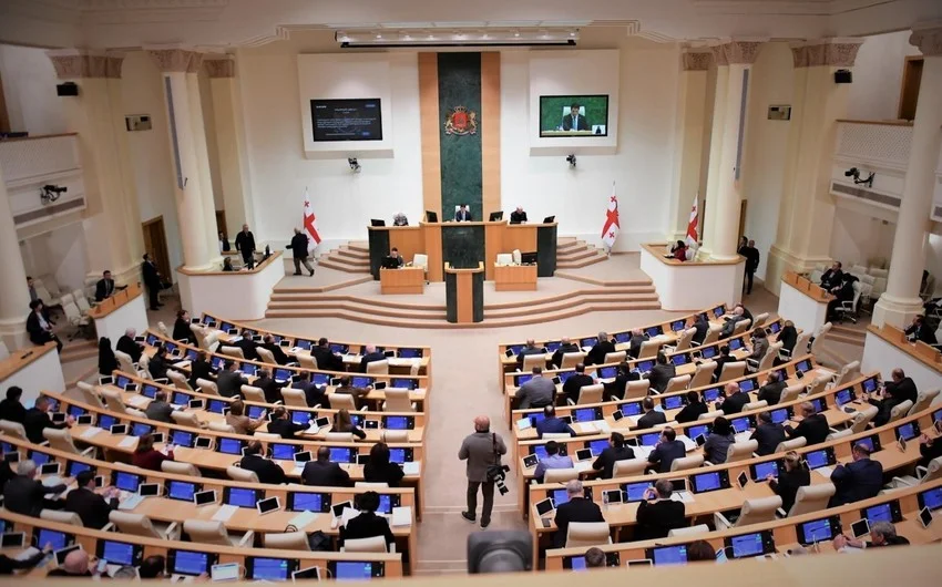 Gürcü parlamenti yüksək həyəcan səviyyəsini ləğv edib