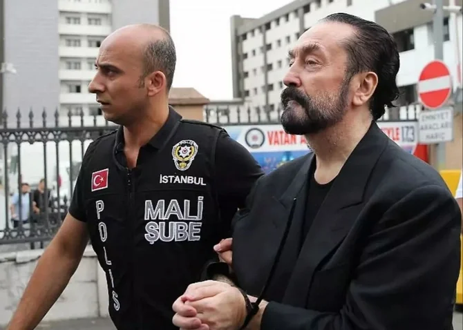 8 min il həbs cəzası alan Adnan Oktar yenidən məhkəməyə çıxarılıb Xəbər saytı Son xəbərlər və Hadisələr