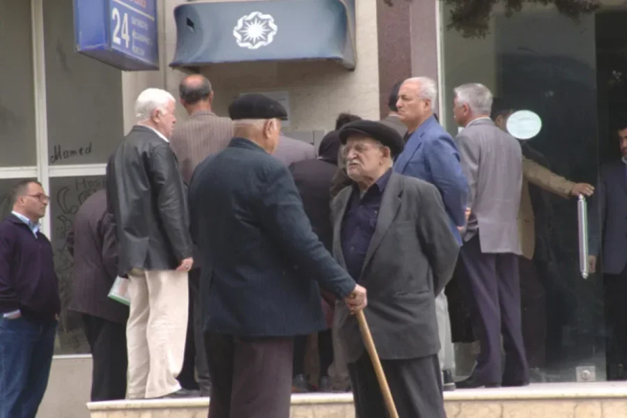 Azərbaycanda pensiya yaşı azaldılacaq? Komitə sədri cavab verdi