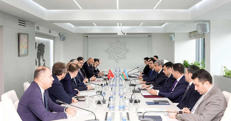 Nazirlikdə TDT baş katibi və türkiyəli nazirlə görüş Fotolar