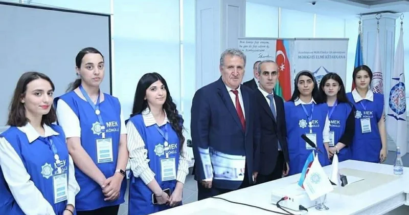 MEK direktoru “MEK könüllüləri”ni təbrik edib