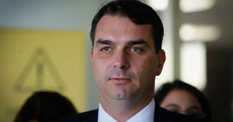 Старший сын Болсонару баллотируется на пост президента Бразилии