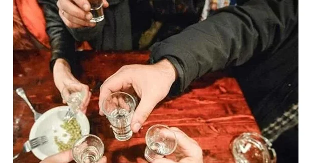 Sabunçuda yeyib içən tanışlardan biri o birini bıçaqladı TƏFƏRRÜAT