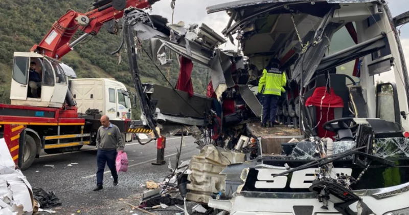 Türkiyədə ağır qəza 7 ölü, 11 yaralı Video