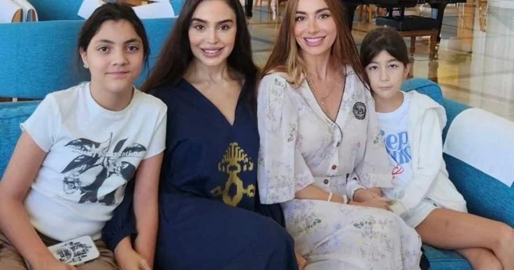 Leyla və Arzu Əliyevalar qızları ilə Foto