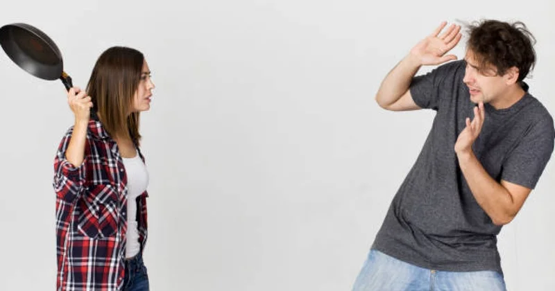 Qusarda gecə evə girib qadını öpdü, tava ilə döyüldü