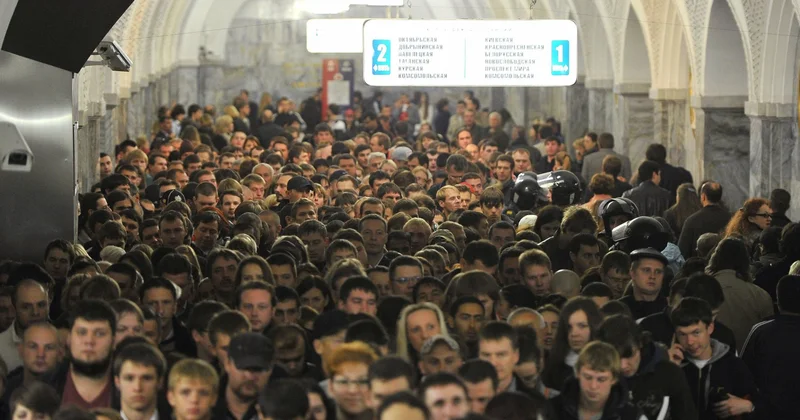 Niyə metro namaz qılmaq üçün münasib yer sayılmır..?