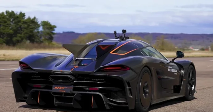 Dünyanın ən sürətli avtomobilləri Saatda 500 km ... TOP 10