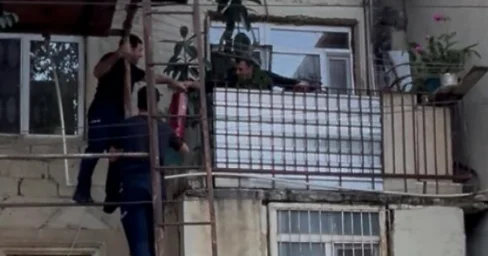 Polis əməkdaşları Cəlilabadda yanğının qarşısını aldılar FOTO