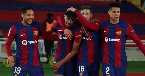 “Barselona” duman səbəbindən oyuna vaxtında gedə bilmədi