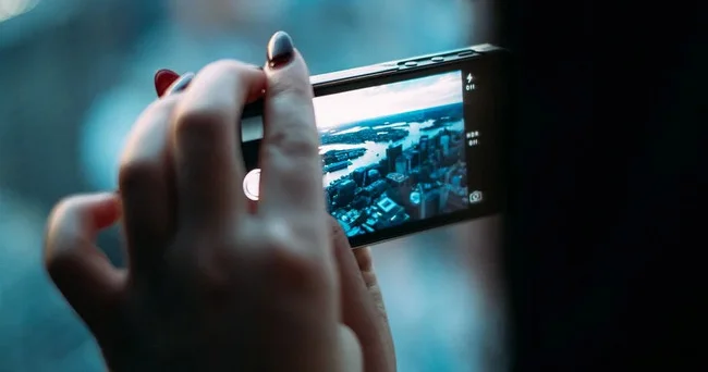 Hindistanda smartfonlardakı məcburi geolokasiya izləməsi təklifi narazılıq doğurub