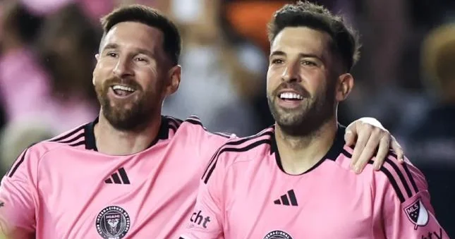 Alba karyerasının sonuncu oyununa çıxır