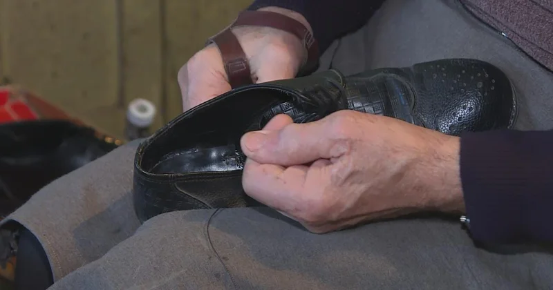 13 min avroluq ayaqqabını qızdan çəkinib təmirə götürmədim VİDEO