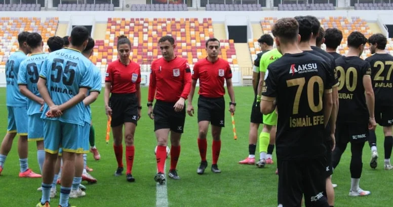 ​Meydana 7 oyunçu ilə çıxdılar, matç təxirə salındı