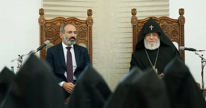 Ermənistanda vəziyyət gərginləşib: Kilsə ilə kim manipulyasiya edir?