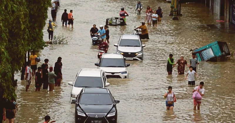 İndoneziyada təbii fəlakət qurbanlarının sayı artdı VİDEO