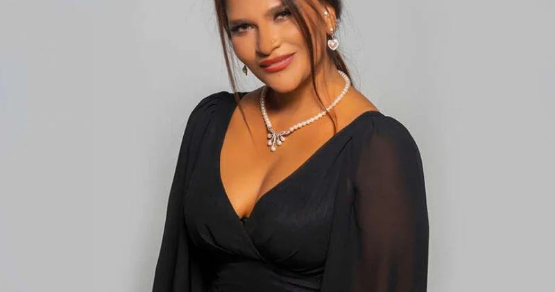 Əməkdar artist dərin yarıqlı libası ilə DİQQƏT ÇƏKDİ VİDEO