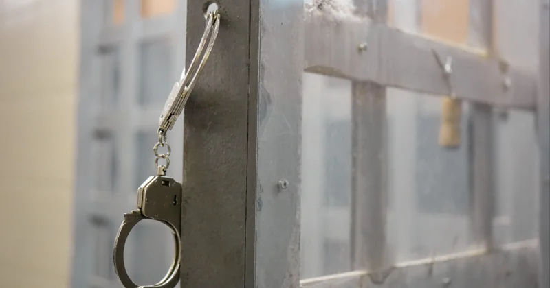 Qadın sevgilisinə ərini öldürməsi üçün Zarafat Bankı ndan pul ödəyib...