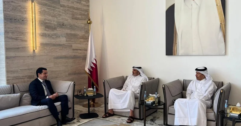 Prezidentin köməkçisi Qətər Əmirinin müşaviri ilə müzakirə apardı