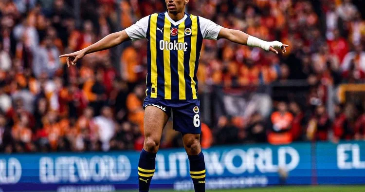 3 ay əvvəl Fənərbaxça dan ayrılan müdafiəçi İstanbul klubunun hədəfində