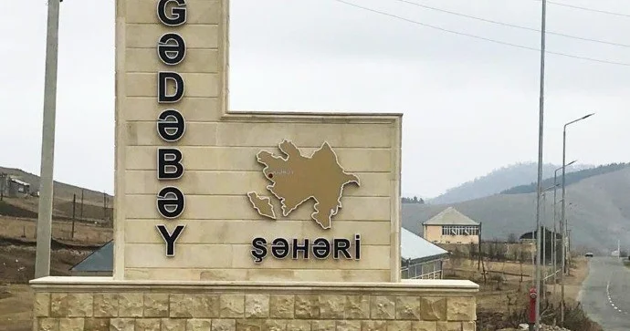 Gədəbəydə kişi evinin həyətində ölü TAPILDI