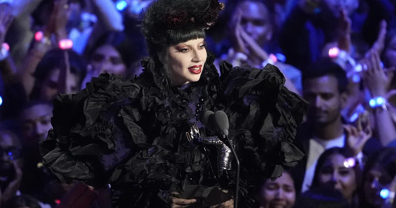 Mahnısı bu ilin ən yaxşı hiti seçildi