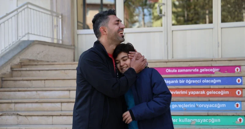 Az qala boğulan şagirdi müəllimi xilas etdi Əllərindən öpürəm”