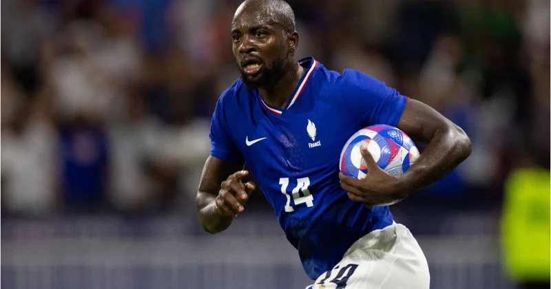 Fransa millisinin üzvü “Yunayted” yolunda