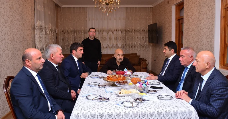 Seymur Orucov şair Qurban Həmidoğlunu evində ziyarət etdi FOTOLAR