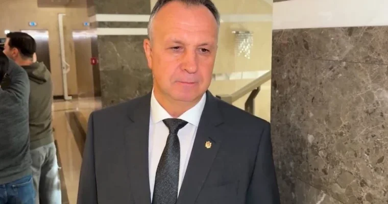 Səhiyyə naziri avtomobildən danışarkən kövrəldi VİDEO