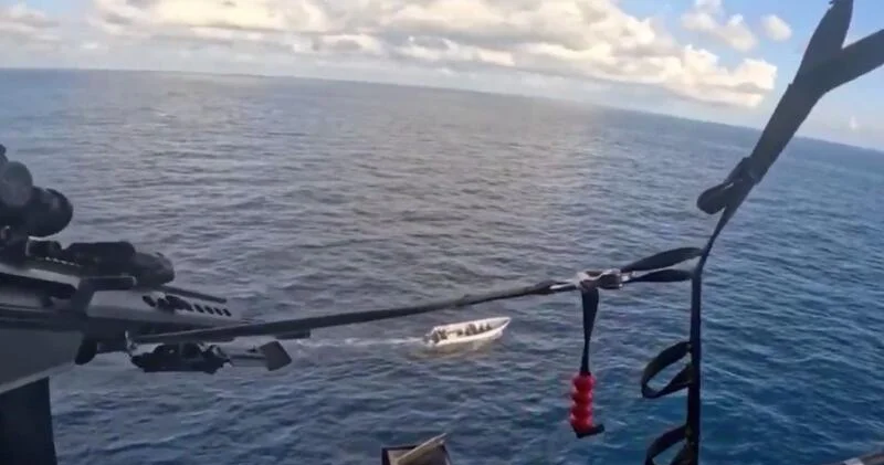 Снайпер с вертолета ликвидировал наркоторговцев у берегов США ВИДЕО