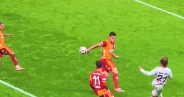 Samsunspor un prezidenti od püskürdü Hakimlər Qalatasaray a yardım edir