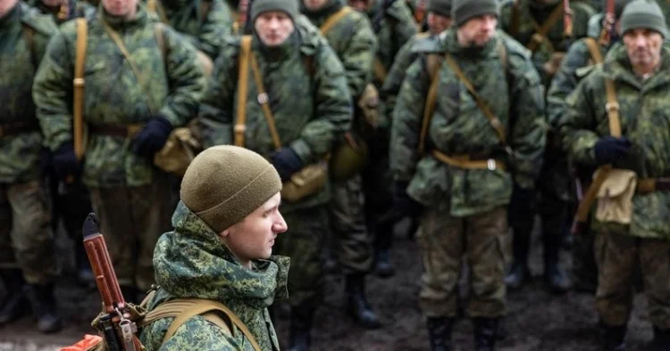 Rusiyada ali məktəb məzunlarına hərbi xidmətdən möhlət veriləcək