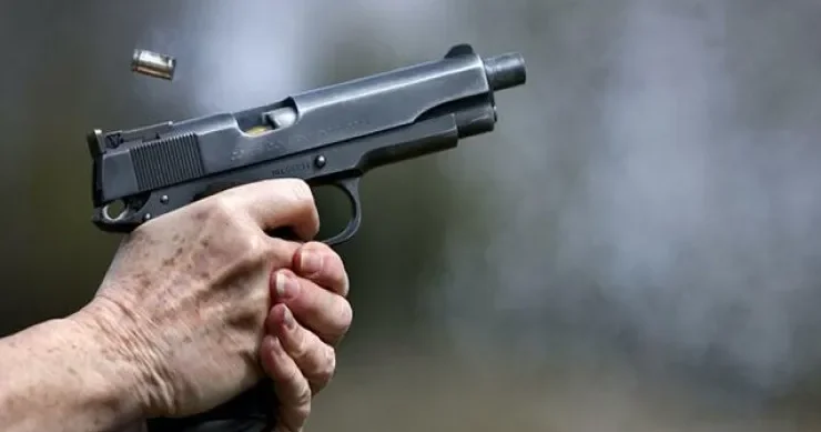 Gənc oğlan küçədə GÜLLƏLƏNDİ: qətl yoxsa intihar?