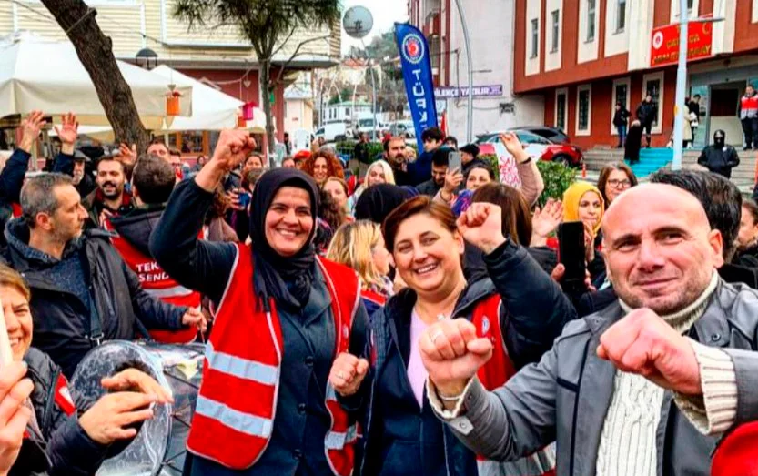 Türkiyədə 6 aydır etiraz edən işçilər istədiklərinə çatdı Foto