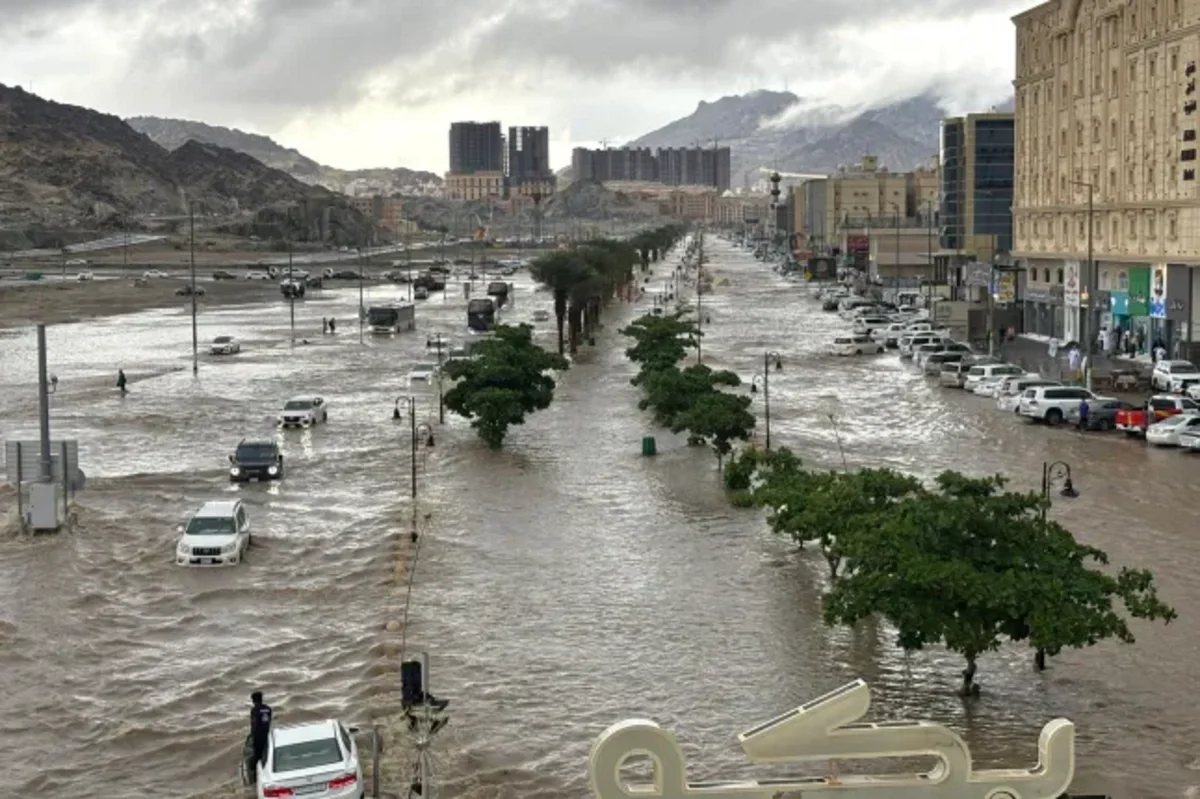 Müqəddəs Məkkə və Mədinədə təbii fəlakət: Təhlükənin qırmızı səviyyəsi elan edildi