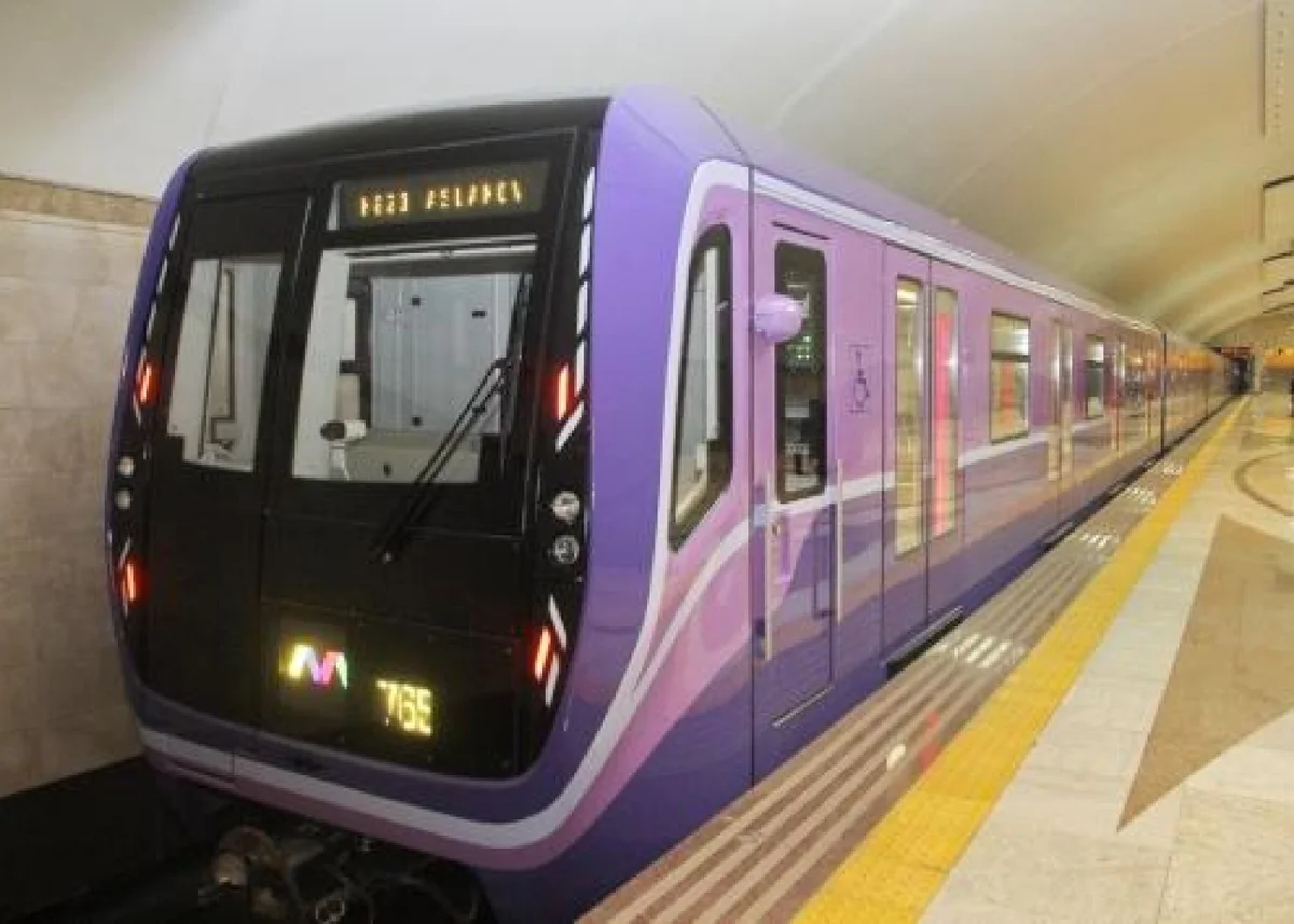 Bakı metrosunda hadisə: Sərnişin yıxıldı, qatar tuneldə qaldı Yeni Çağ Media