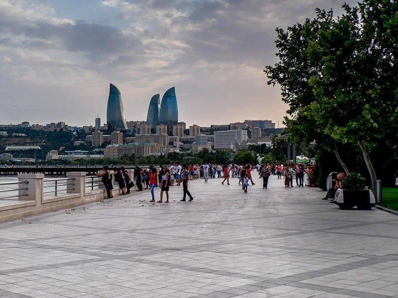 Artıq bulvara keçmək üçün yeraltı keçiddən istifadə məcburi deyil FOTO