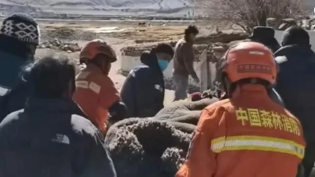 Tibetdəki 6,8 bal gücündə zəlzələ Hindistanı da SİLKƏLƏDİ