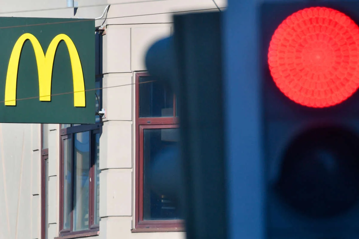 Yüzlərlə sakin McDonaldsa qarşı iddia qaldırıb