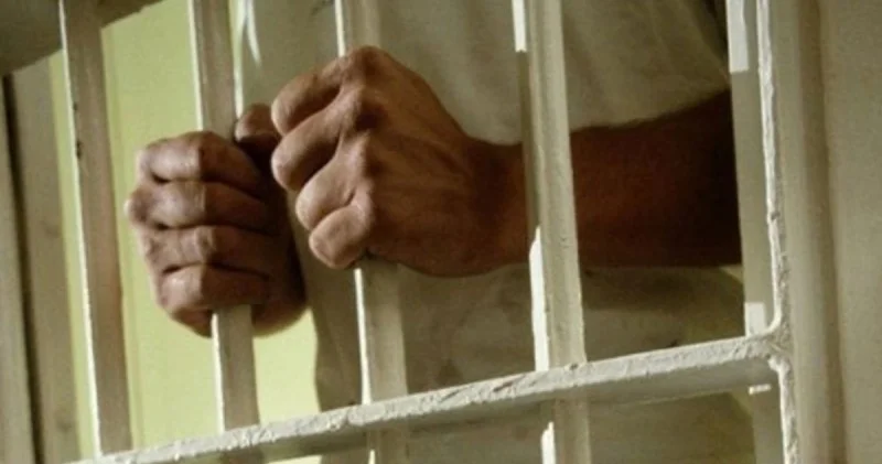 Dələduzluqda ittiham olunan şirkət direktoru həbsdə vəfat etdi