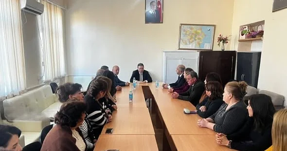 Yeni rəhbər kollektivə təqdim edilib