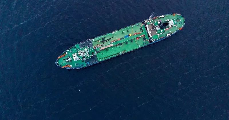 СМИ: На борт плывущего под флагом России танкера Marinera пытается высадиться американский десант ФОТО / ВИДЕО