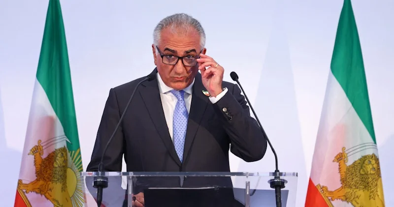 İran şahının oğlu silahlı qüvvələrə müraciət etdi: Xalqa atəş açmayın!