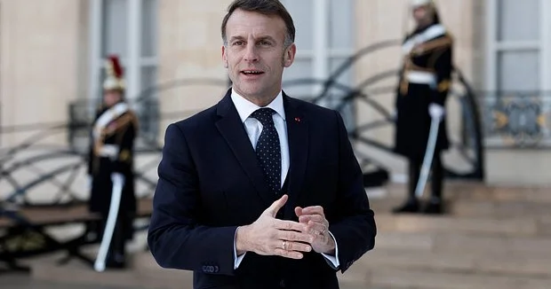 Fransa Ukraynanın açıqlamalarından sonra Makronun istefasını tələb edir