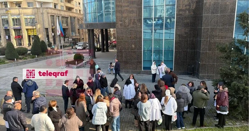Stomatoloqlar TƏBİB in qarşısında aksiya keçirir FOTO