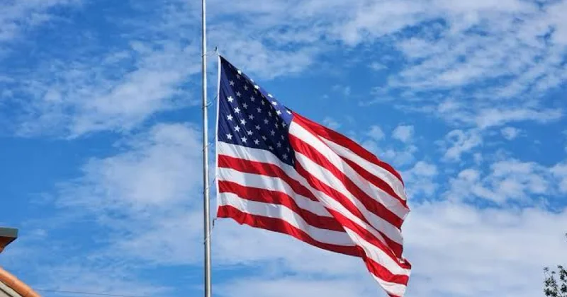 ABŞ də bayraqlar yarıya endirildi