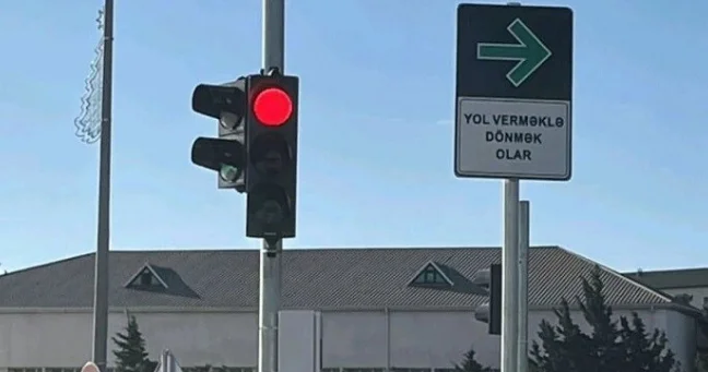 Bakıda yeni nişanlar quraşdırıldı: sürücülər başa düşmədi VİDEO